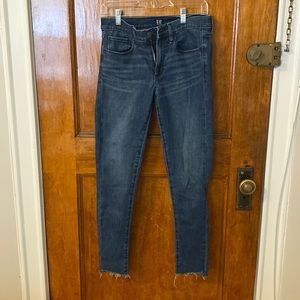 Never worn Gap favorite jegging